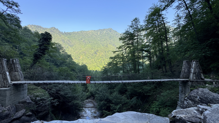 "Çifte Köprü" ve "Mençuna" turist çekiyor